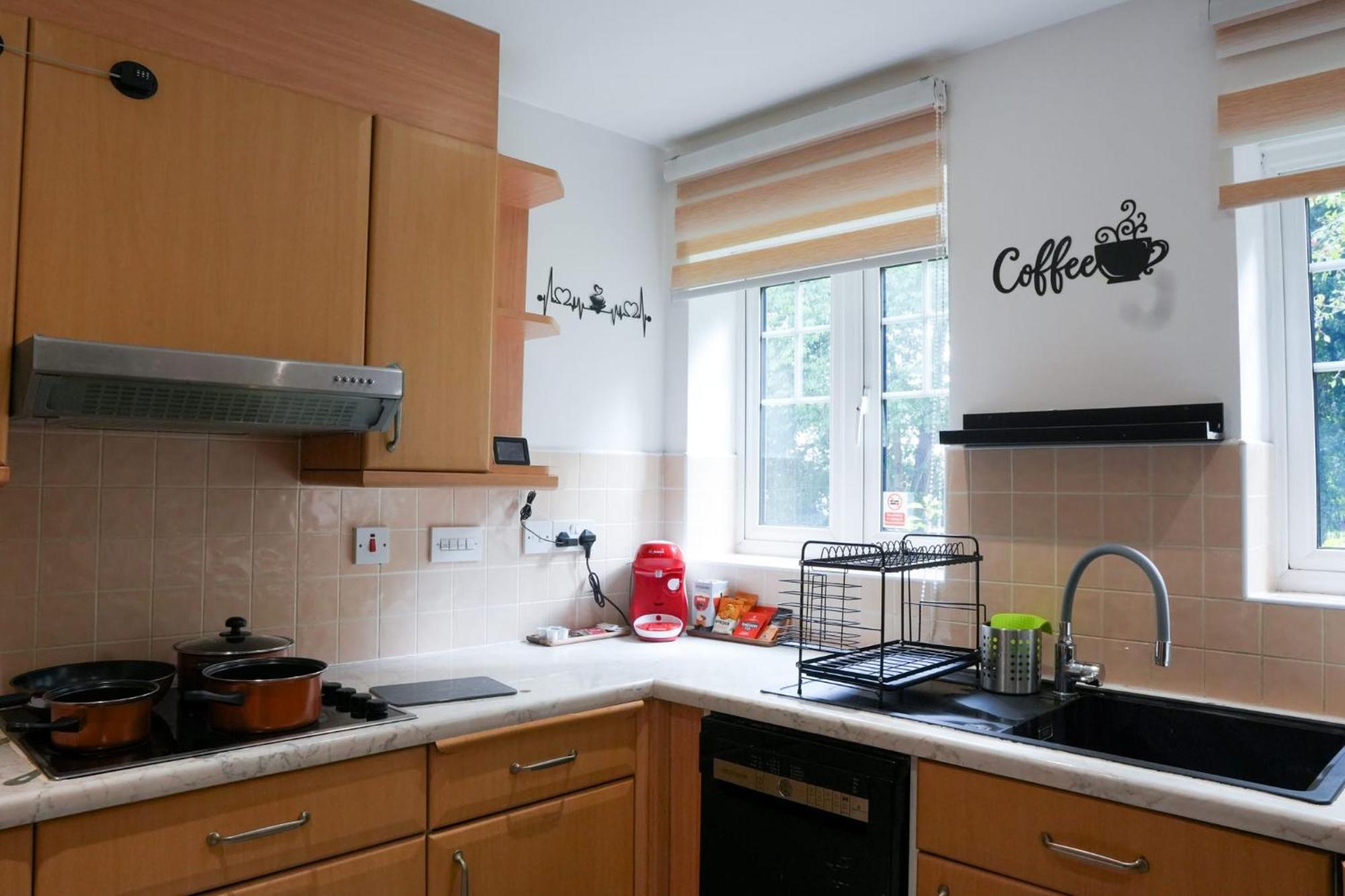 Whole 2-Bed Apartment - Contractors, Professionals, Ulez Free, Free Parking, B'Ham City 10Mins Бирмингем Экстерьер фото